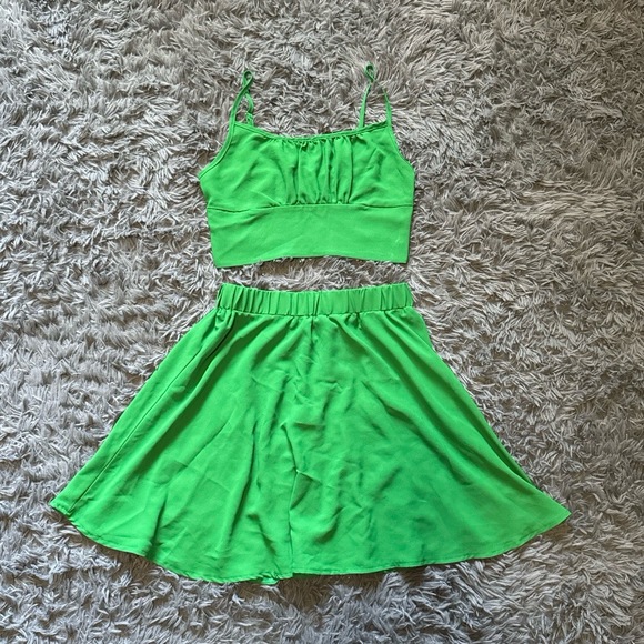SHEIN Two Piece Set M/6 Womens Medium Bright Green Ruched Crop Top Skirt Trendy - Picture 1 of 5